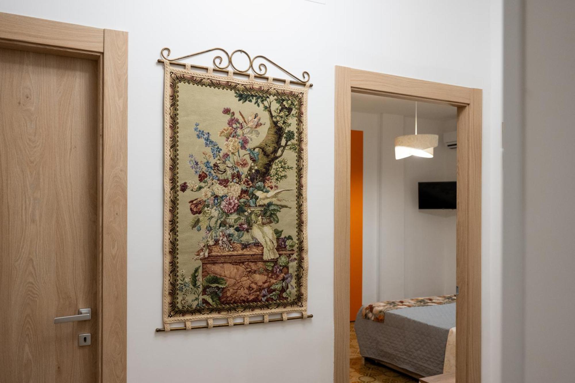 B&B Benvenuti Al Centro Caserta Eksteriør bilde